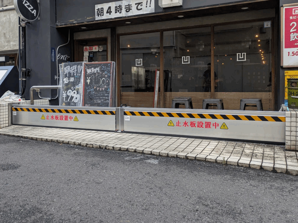 ［止水板］テナントビルの階段前に防水板マグネットタイプ2