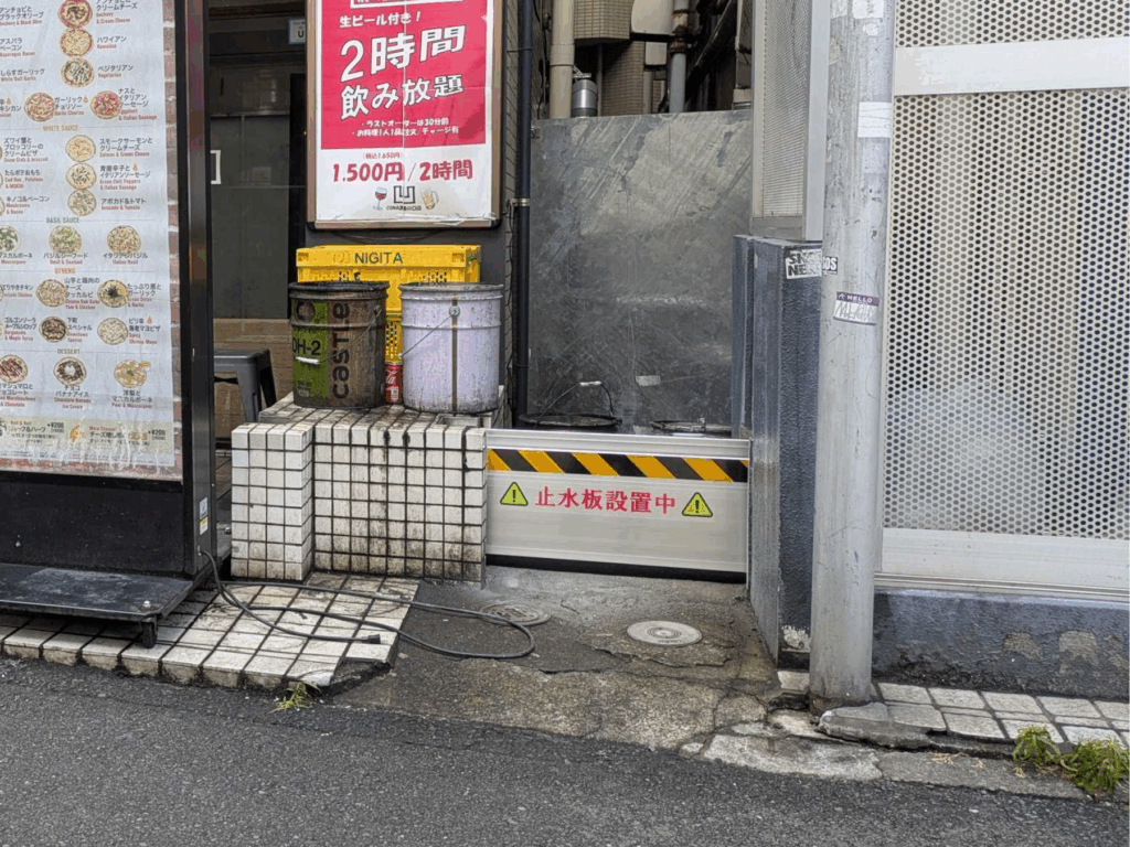 ［止水板］テナントビルの階段前に防水板マグネットタイプ4