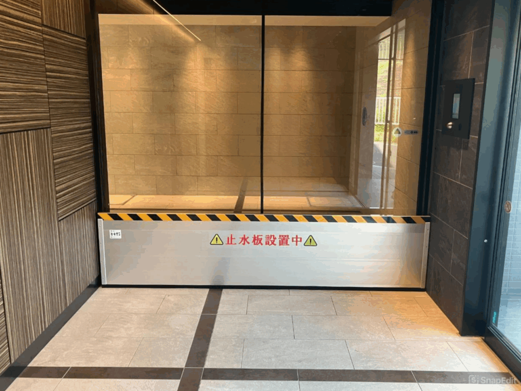〔止水板〕マンションエントランスの止水板マグネットタイプ