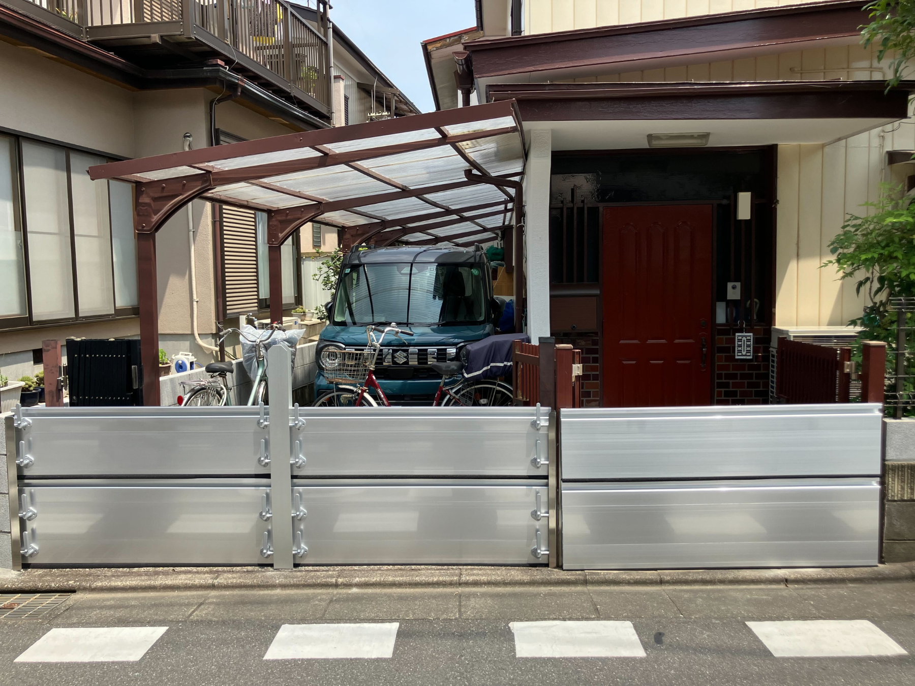 [導入事例]一軒家門扉に止水板支柱タイプ
