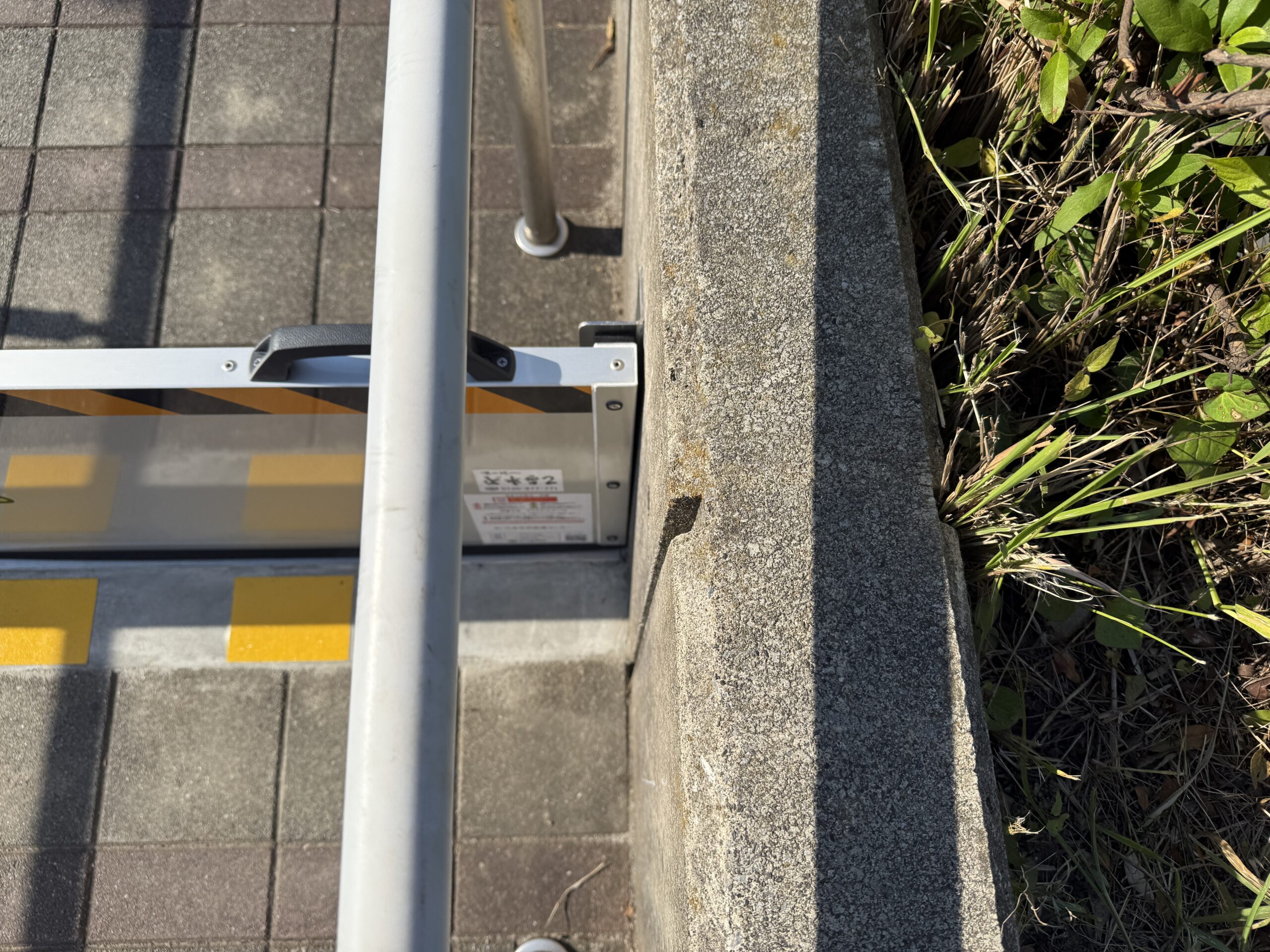 ［止水板］病院のスロープに止水板マグネットタイプ