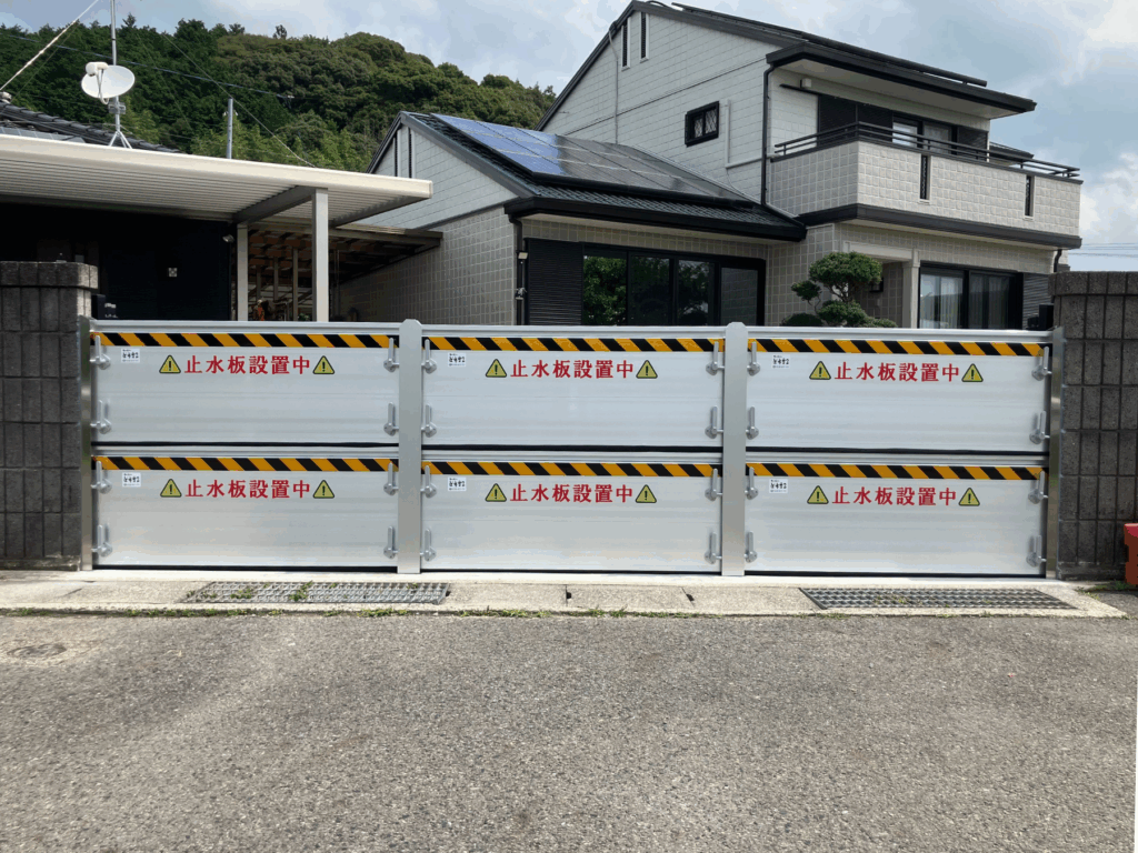 ［導入事例］個人宅の駐車場門扉に防水板支柱タイプ