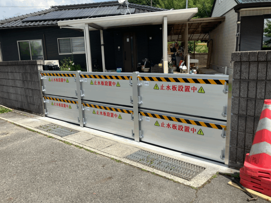 ［導入事例］個人宅の駐車場門扉に防水板支柱タイプ