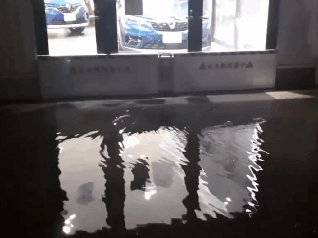 ルノー所沢様豪雨