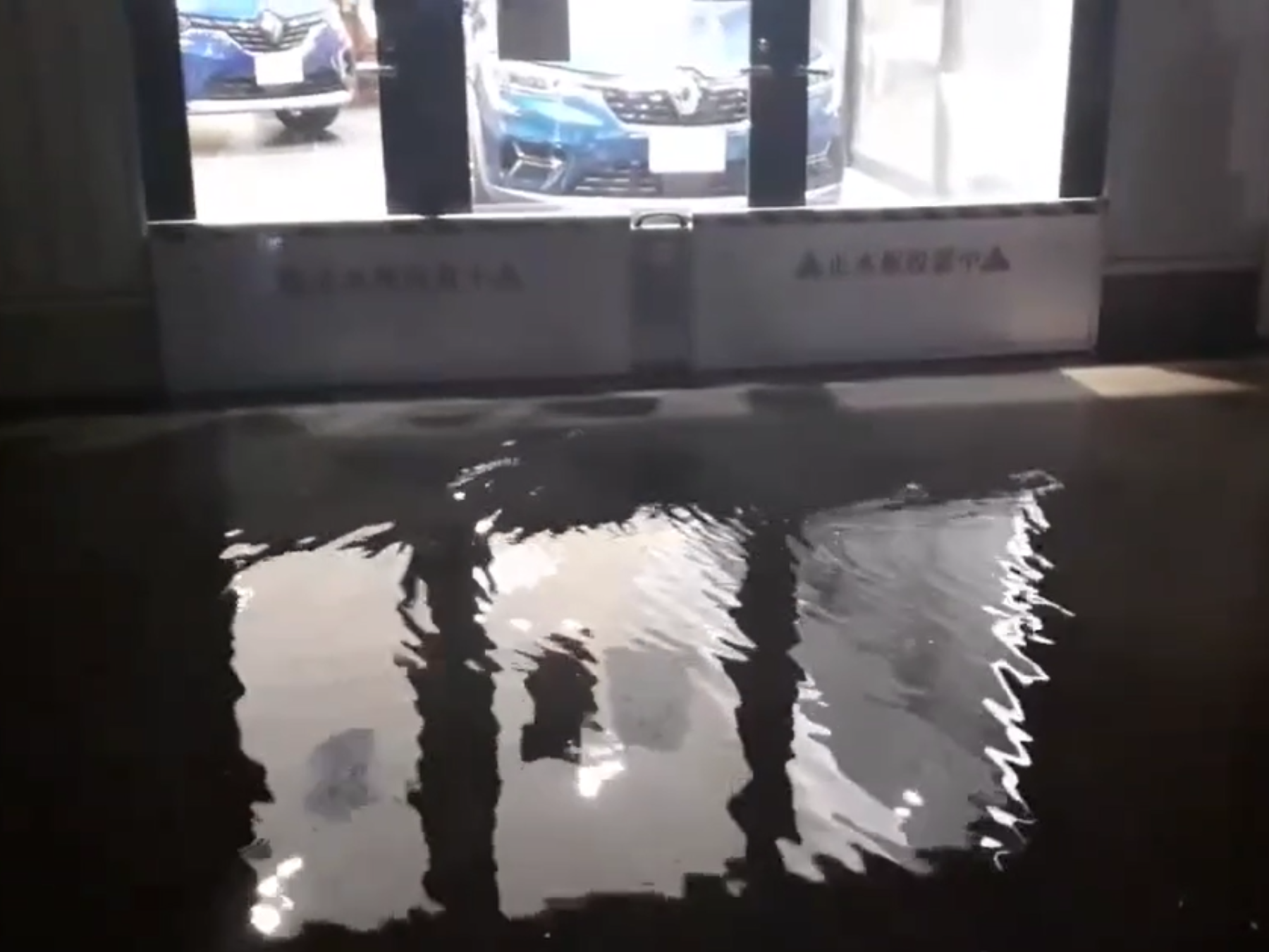 ルノー所沢様豪雨