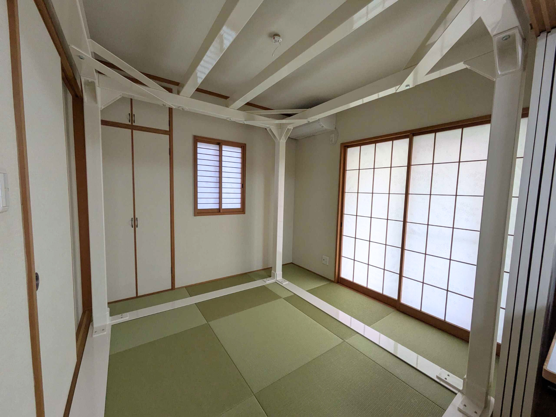 一軒家の和室に鉄骨シェルター２