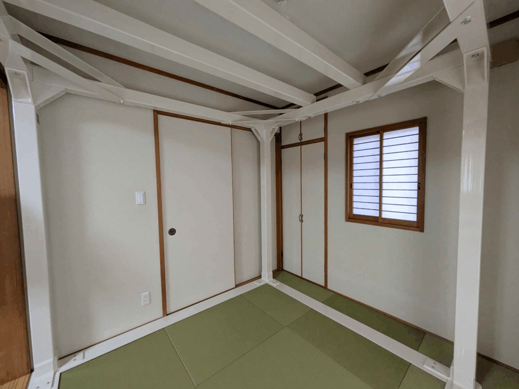 一軒家の和室に鉄骨シェルター1