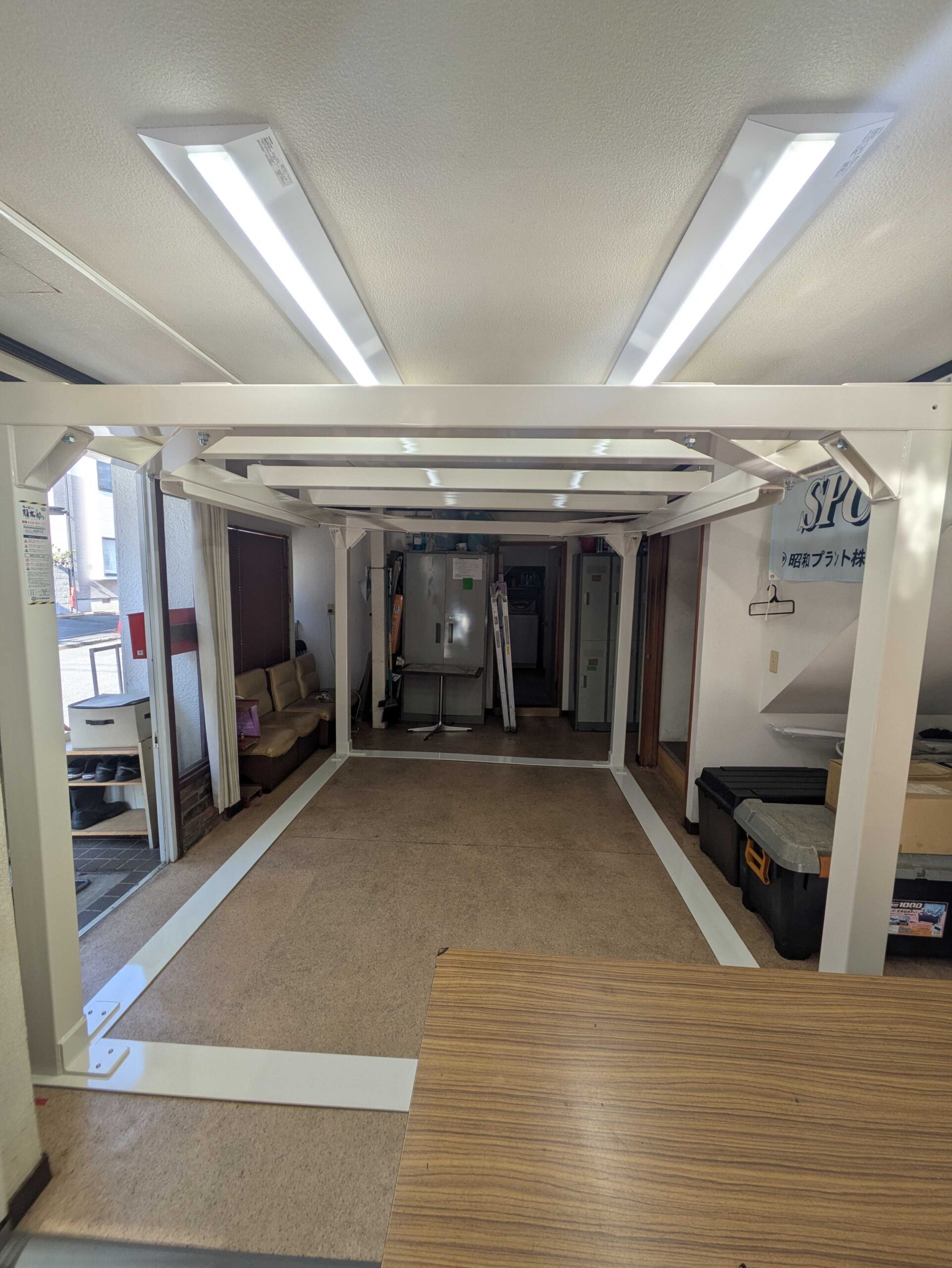 事務所の一室に鉄骨シェルター3