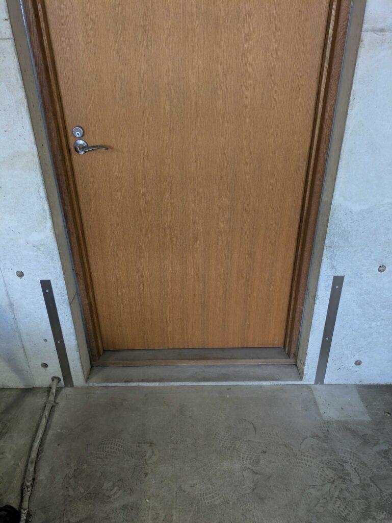 東京都個人宅の浸水対策に止水板マグネットタイプ