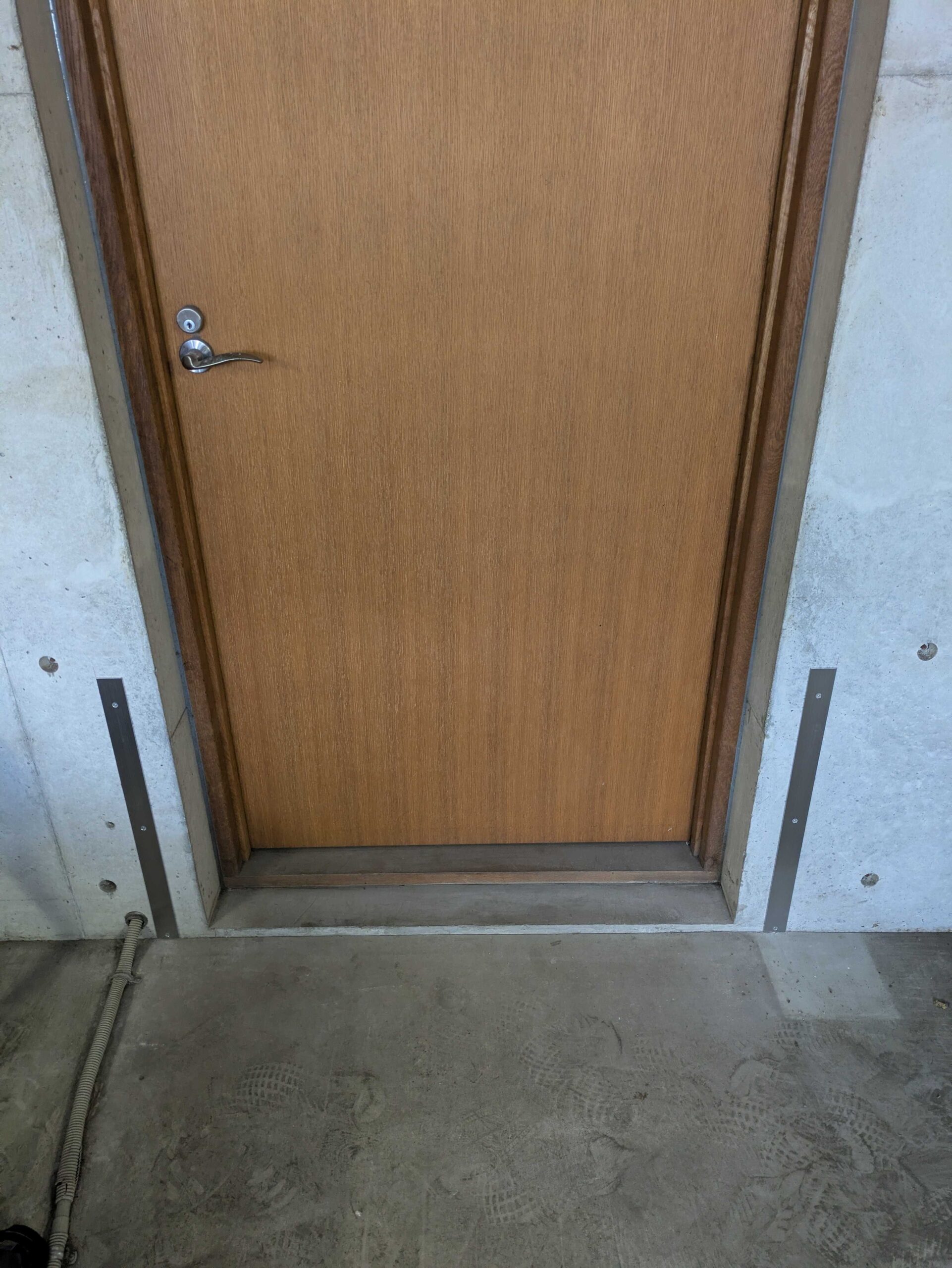 東京都個人宅の浸水対策に止水板マグネットタイプ