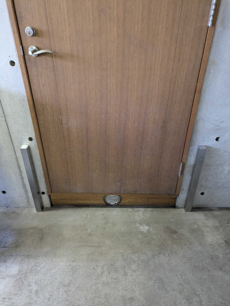 東京都個人宅の浸水対策に止水板マグネットタイプ