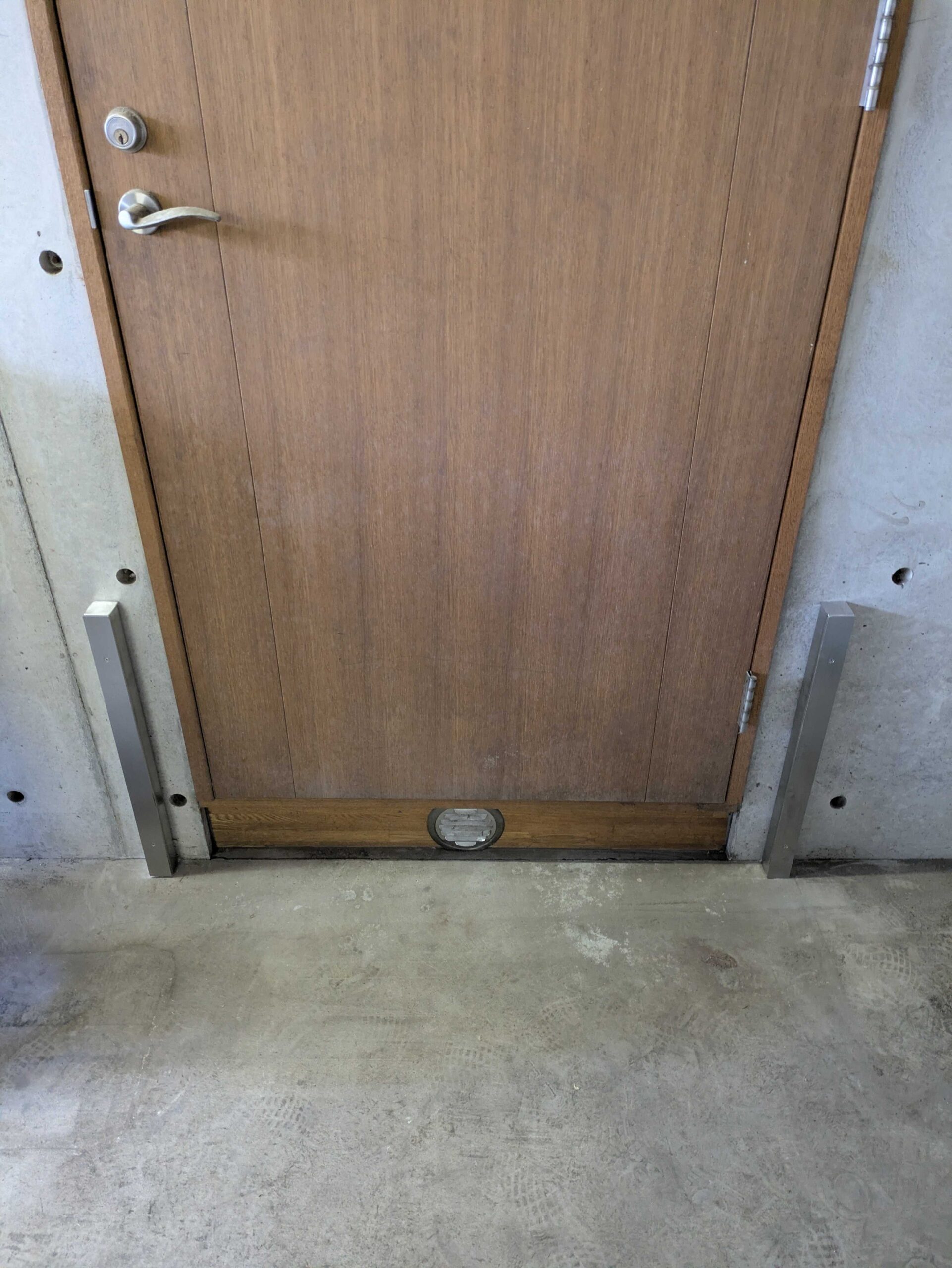 東京都個人宅の浸水対策に止水板マグネットタイプ