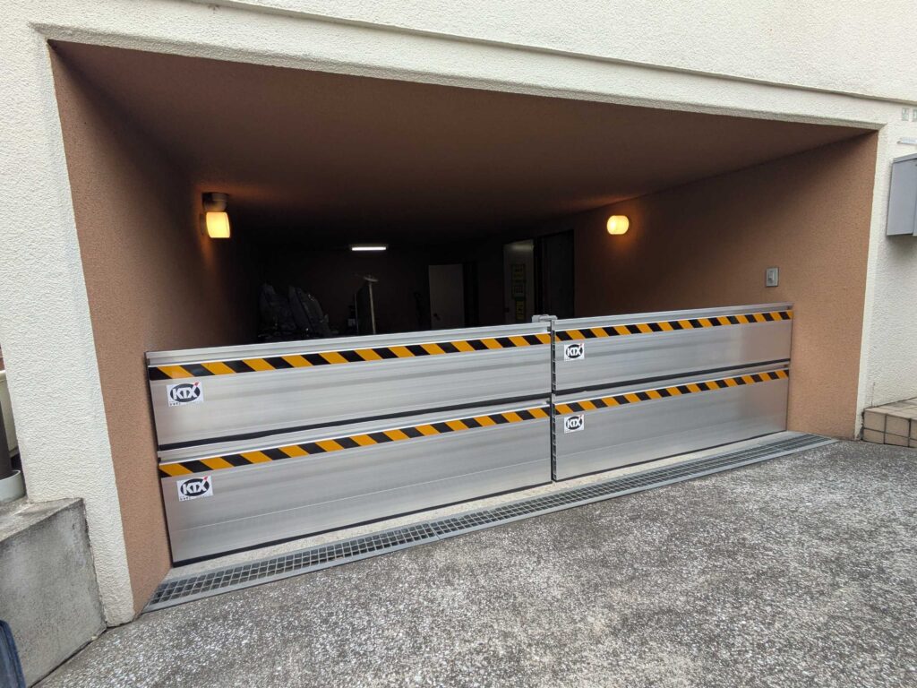 住宅の半地下駐車場に防水板マグネットタイプ