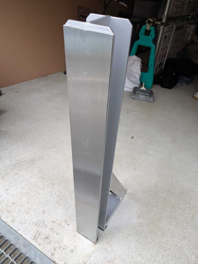 住宅の半地下駐車場に防水板マグネットタイプ